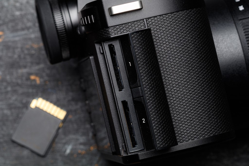 Leica SL2 ra mắt: Chống rung cảm biến, chụp ảnh 187 megapixel